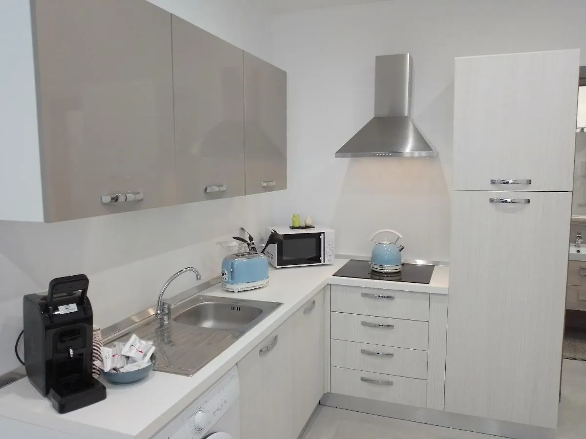 Holiday House Lady Terrasini 0*,  Italia