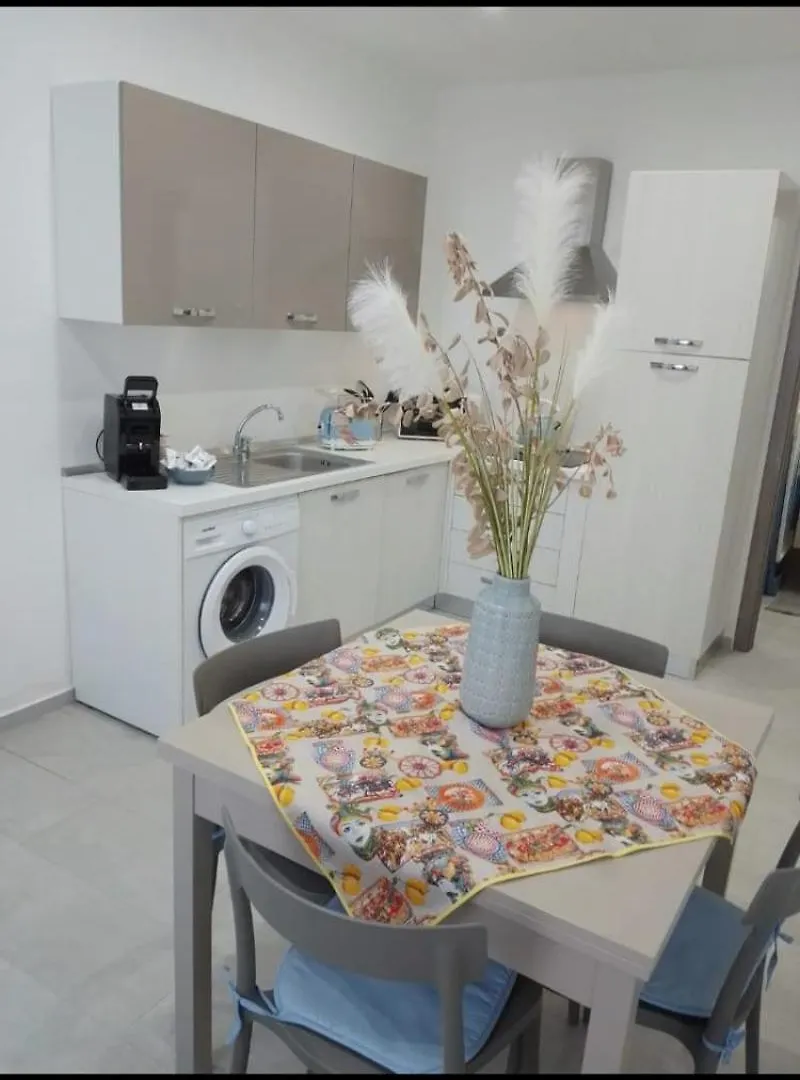 Holiday House Lady Terrasini Italia