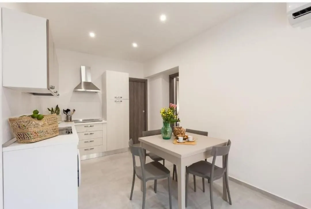 Holiday House Lady Terrasini Appartamento